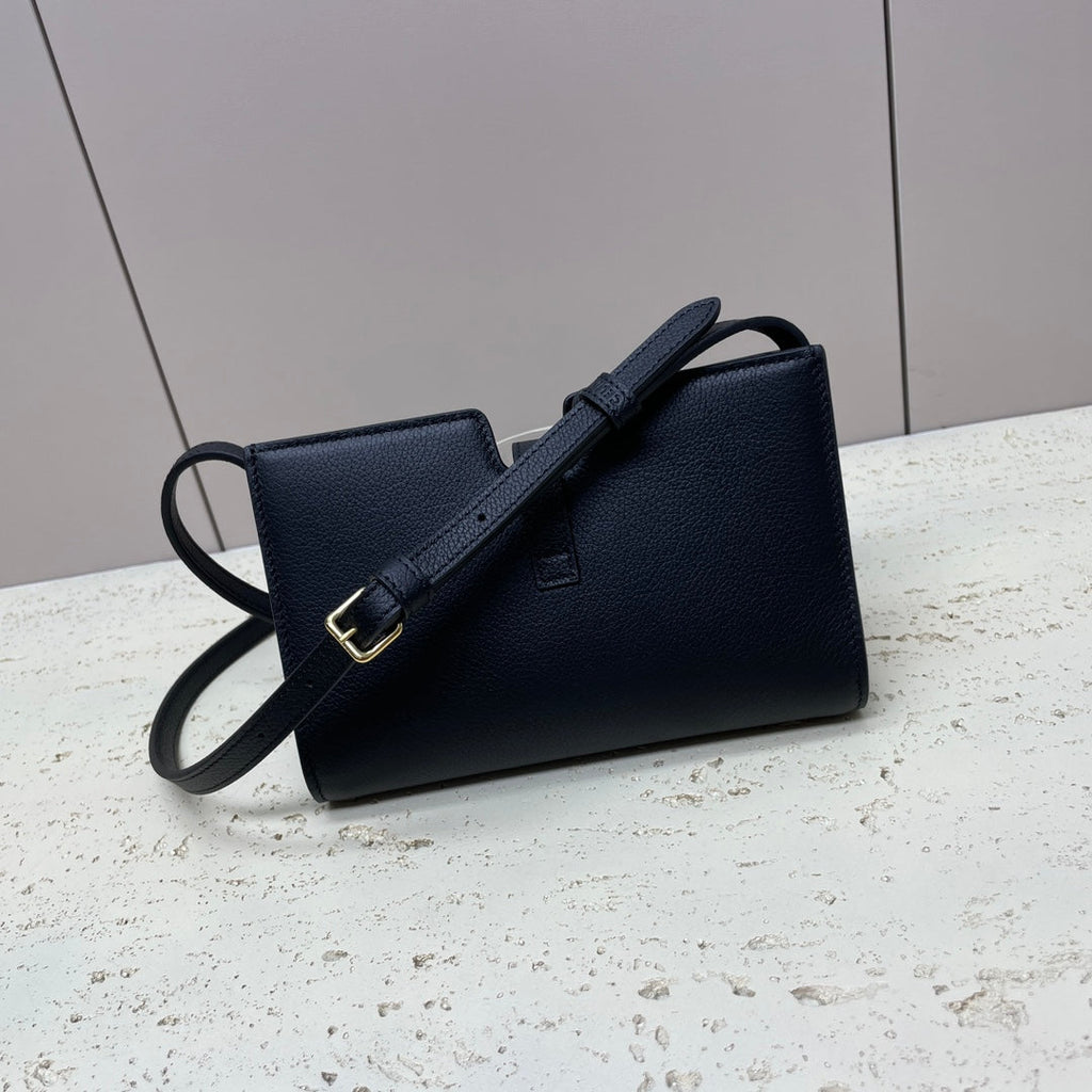 CELINE 16 STRAP POCHETTE 18 IN BLACK SUPPLE CALFSKIN GOLD HARDWARE