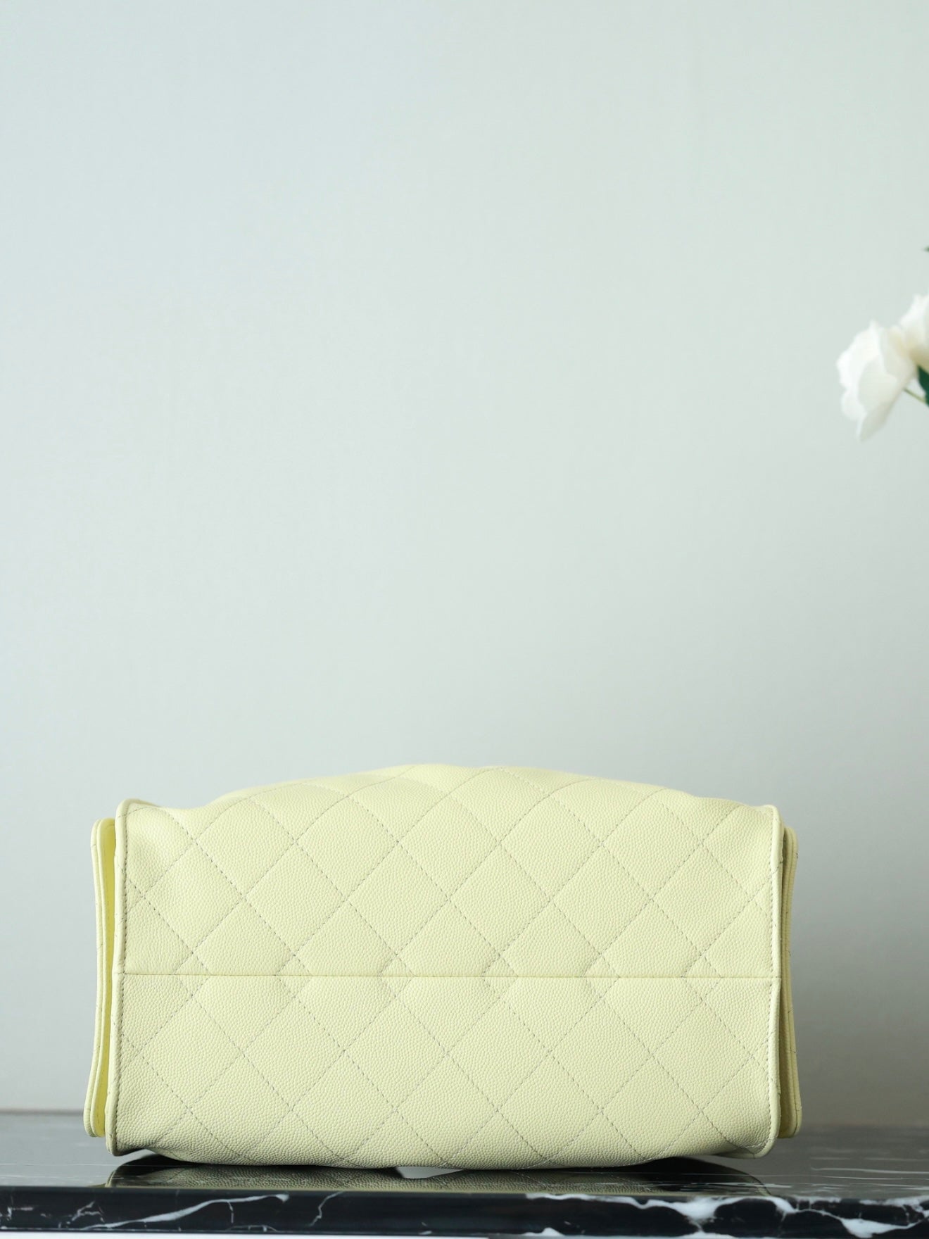 CHANEL 25S HOBO BAG 30 CM IN PASTEL YELLOW LAMBSKIN WITH GOLD HARDWARE