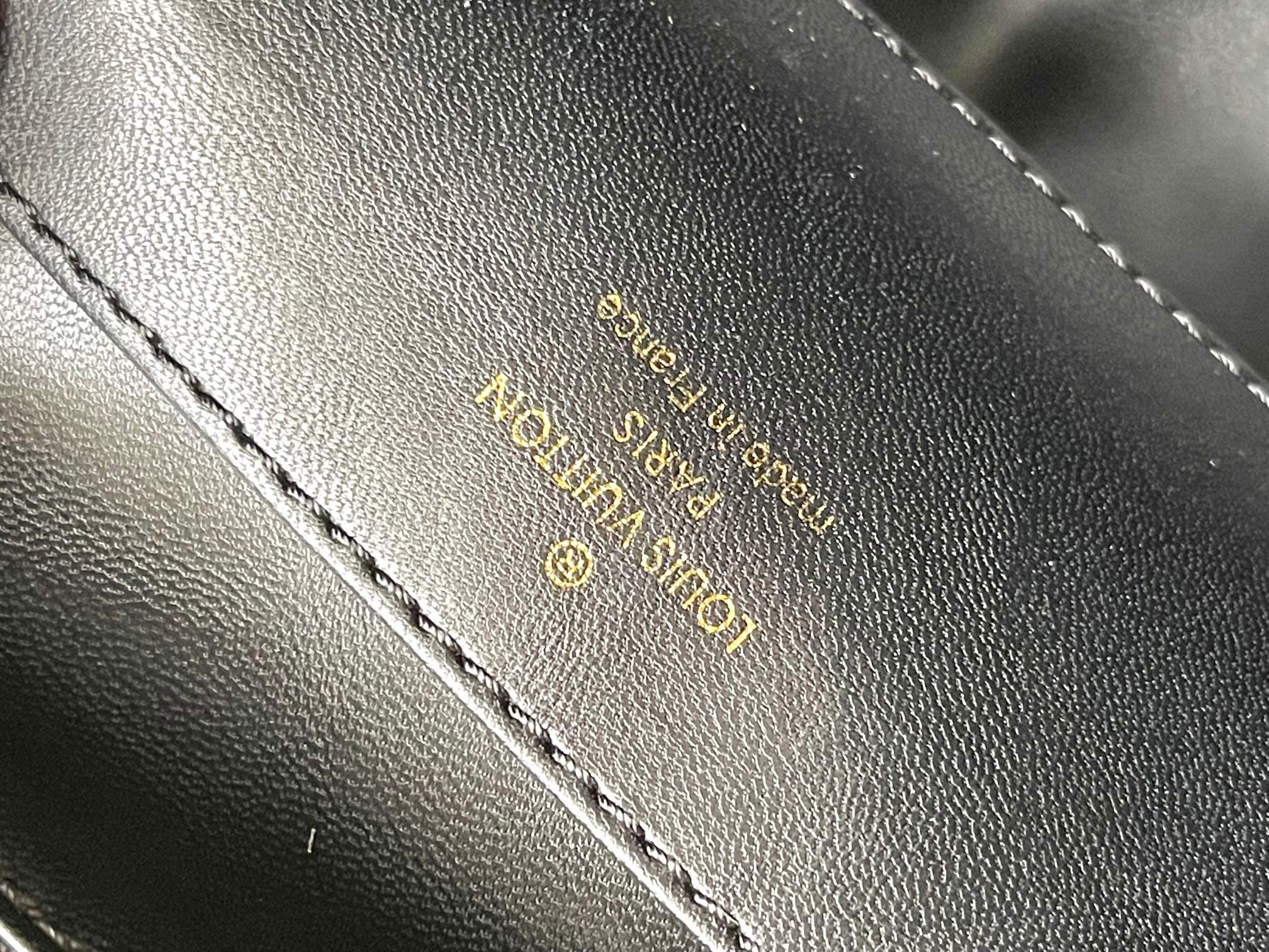 LOUIS VUITTON CAPUCINES SOUPLE GM 38 IN BLACK SMOOTH CALFSKIN GOLD HARDWARE