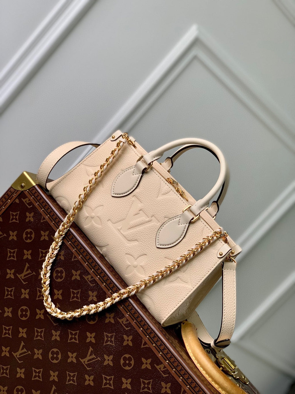 LOUIS VUITTON ONTHEGO EAST WEST BAG 25 IN BEIGE MONOGRAM EMBOSSED COWHIDE