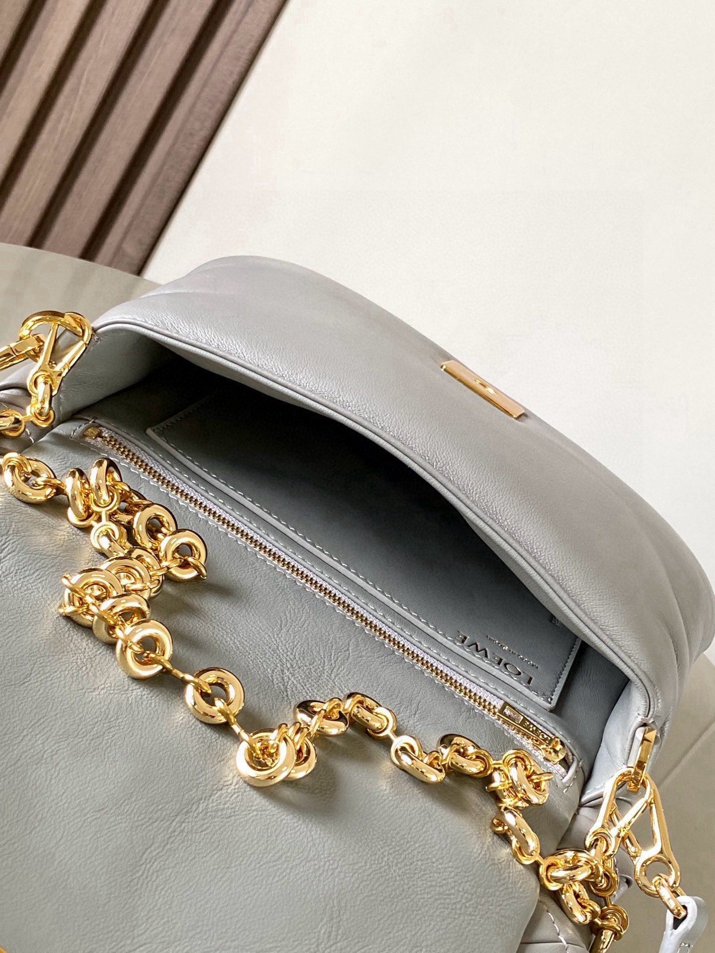 LOEWE 25S PUFFER GOYA BAG 23 IN LIGHT GRAY NAPPA LAMBSKIN