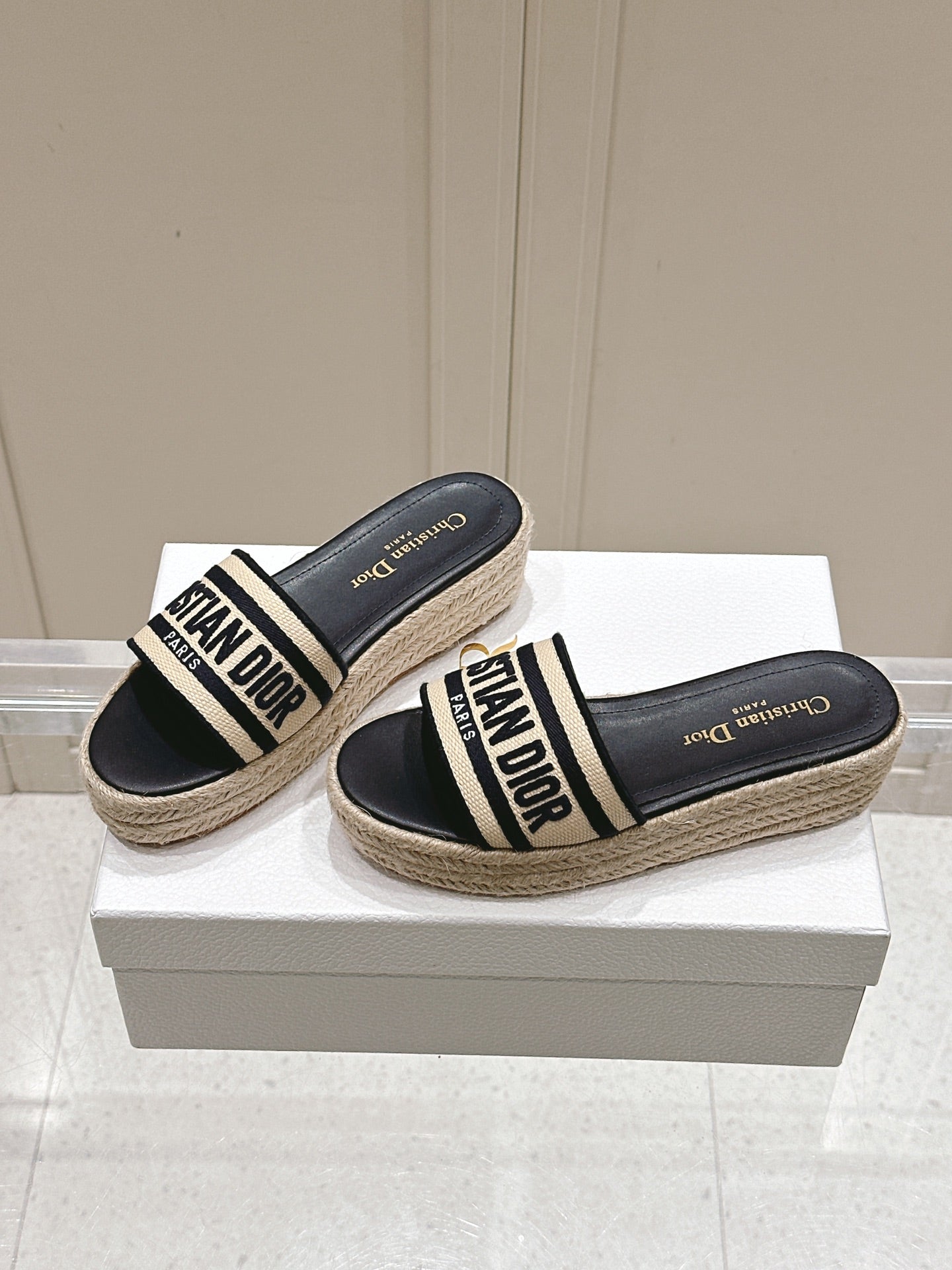 DIOR DWAY WEDGE SLIDES 45MM IN BLACK AND BEIGE FABRIC RAFFIA SOLE