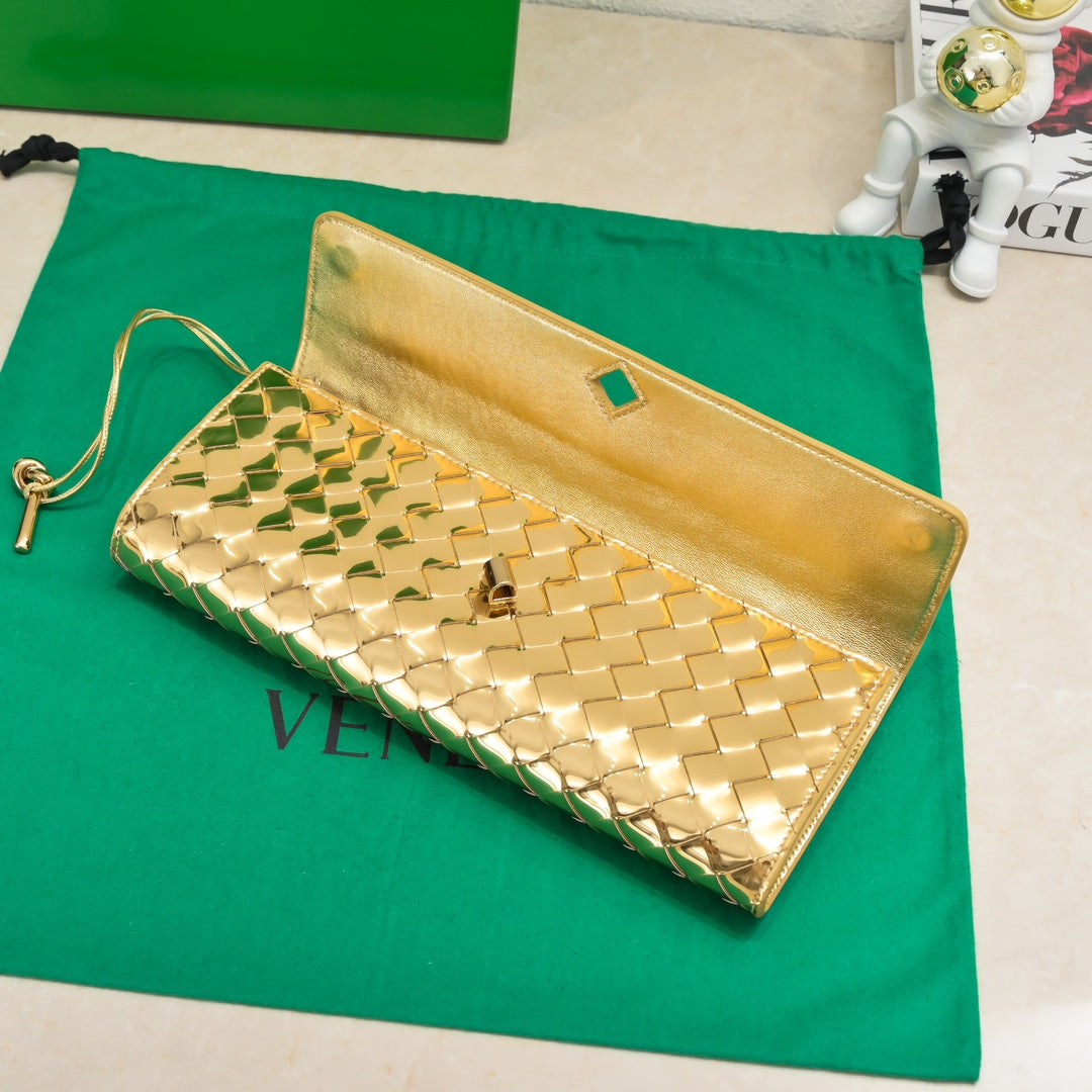 BOTTEGA VENETA Long Clutch Andiamo 31 Gold Metalic Leather Ghw