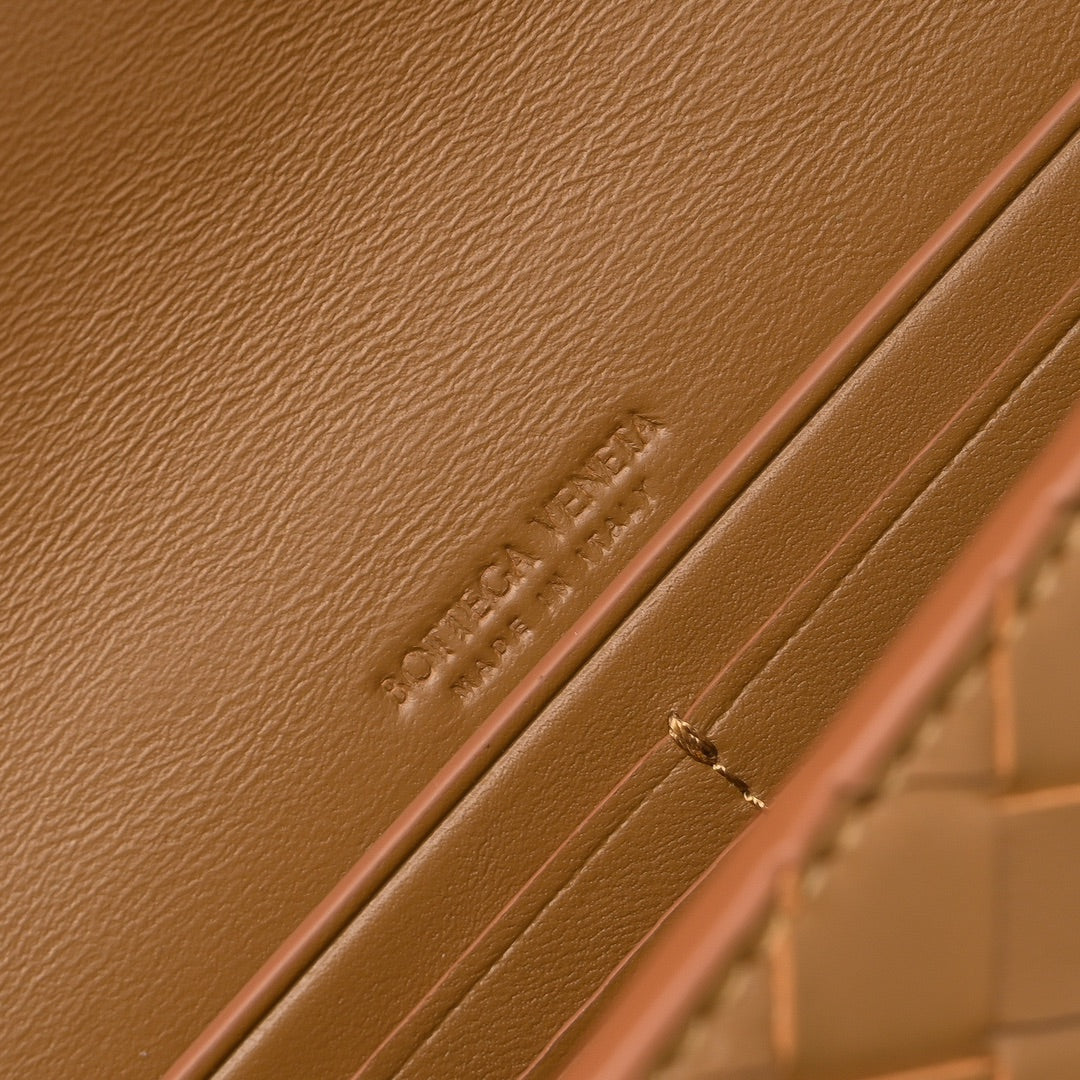 BOTTEGA VENETA Long Clutch Andiamo 31 Tan Leather Ghw