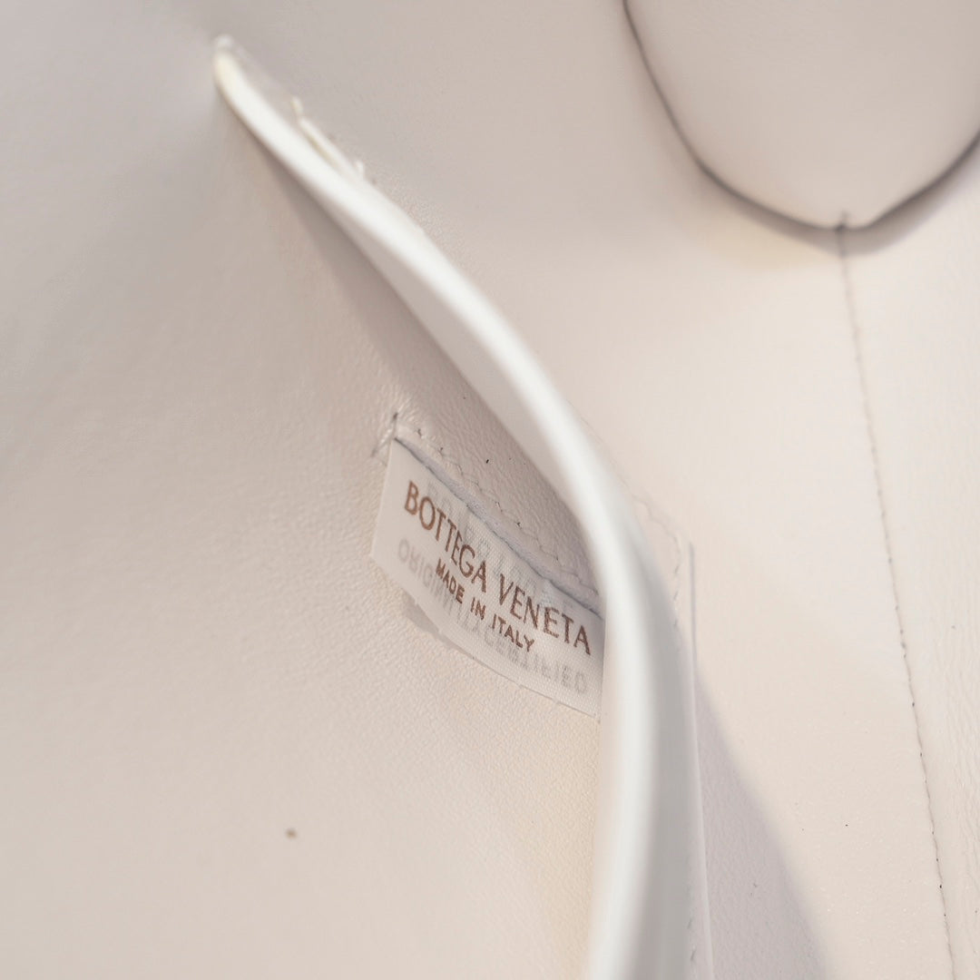 BOTTEGA VENETA Long Clutch Andiamo 31 White Crocodile Calfskin Ghw