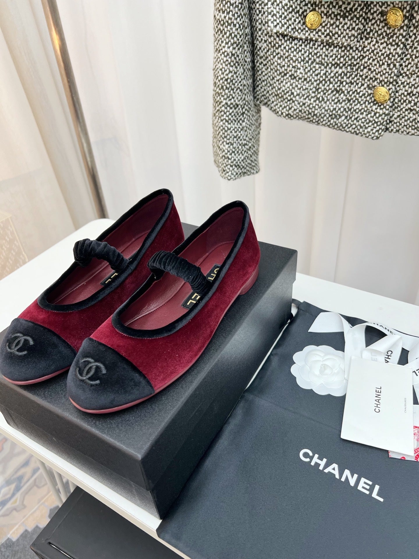 CHANEL MARY JANE FLAT IN RED AND BLACK VELVET