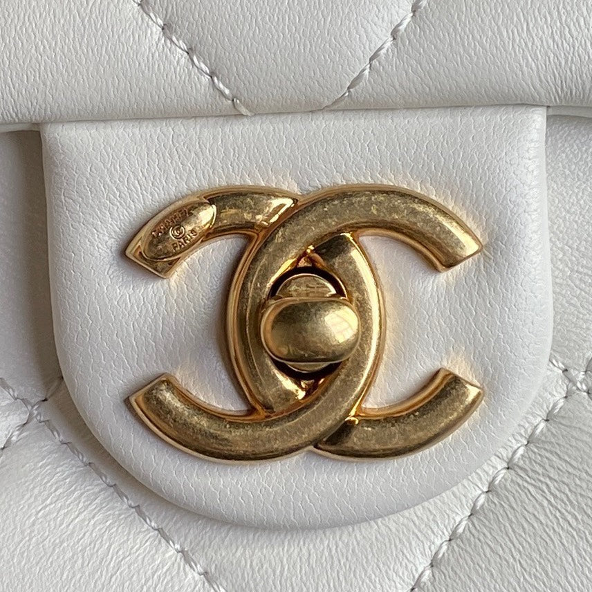 CHANEL MEDIUM FLAP BAG 26 IN WHITE CALFSKIN GOLD DOUBLE C THICK CHAIN