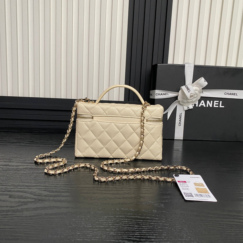 CHANEL COSMETIC BAG 19 IN CREAM GRAINED CALFSKIN GOLD HARDWARE