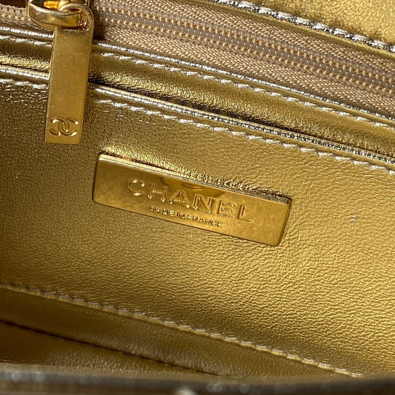 CHANEL 25S FLAP BAG 18 IN METALLIC GOLD CALFSKIN