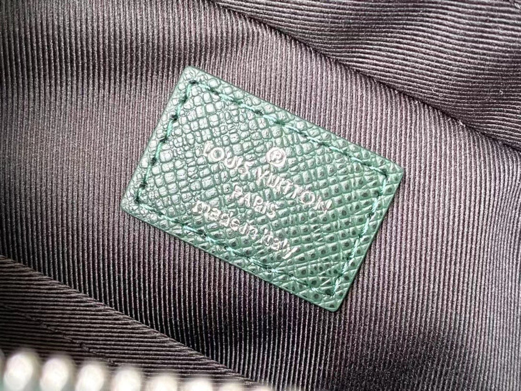 LOUIS VUITTON  AVENUE MESSENGER 22 IN FOREST GREEN CALFSKIN