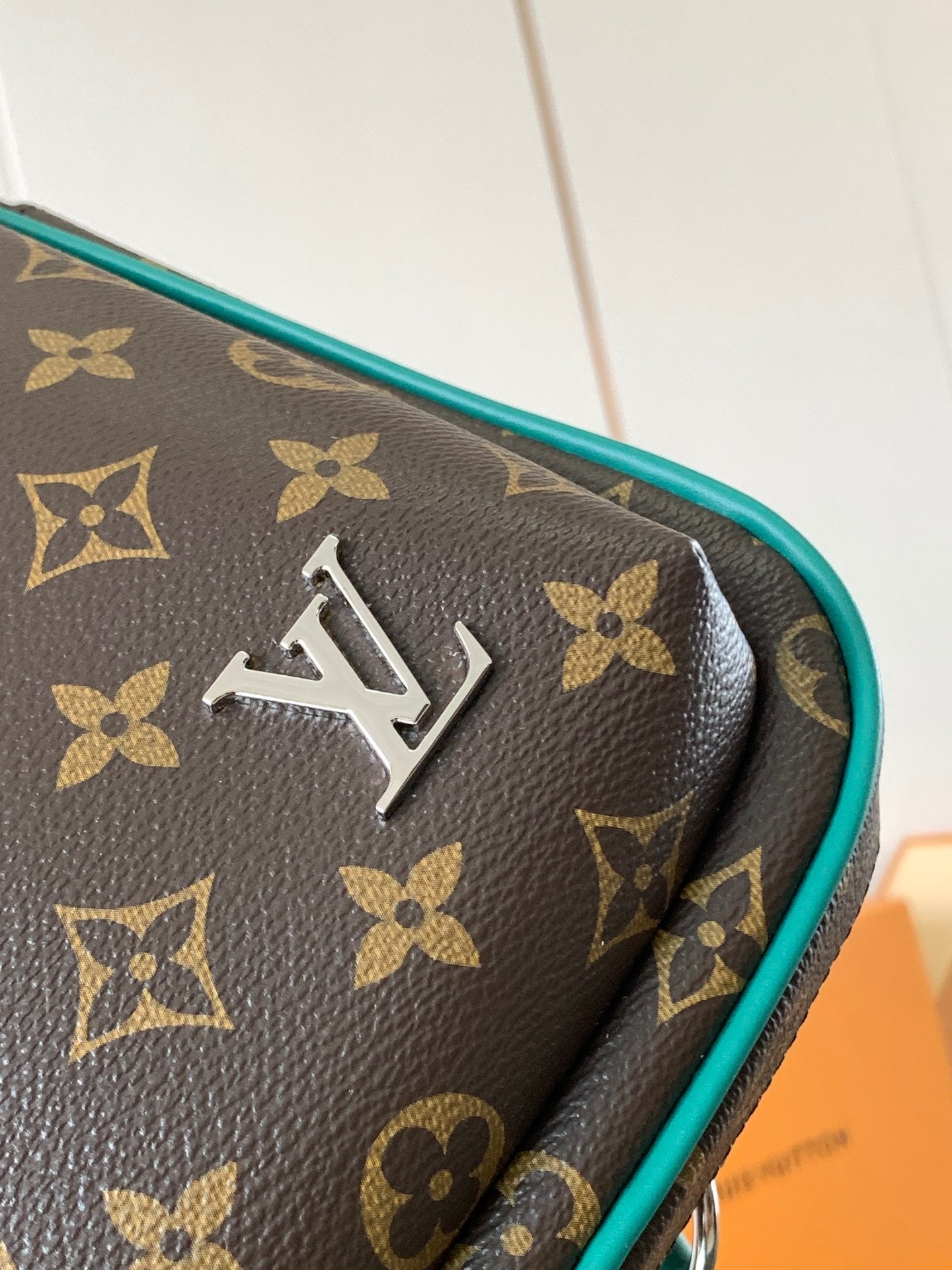 LOUIS VUITTON AVENUE SLINGBAG 31 IN BROWN MIX GREEN DAMIER GRAPHITE CANVAS