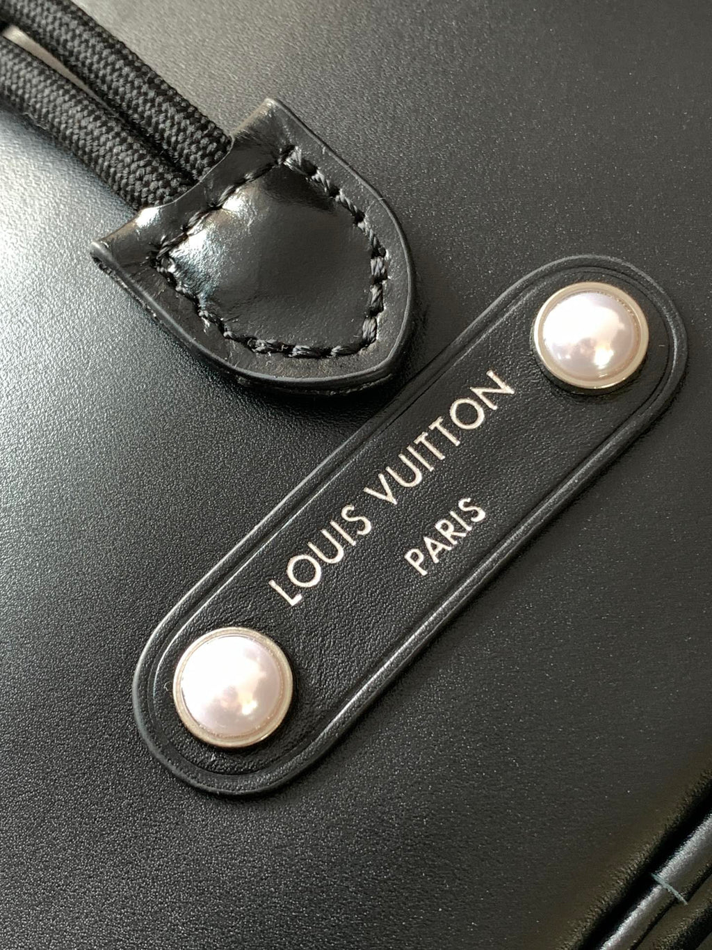 LOUIS VUITTON LV 25S NOÉ CARGO 24 IN BLACK GLOSSY CALFSKIN SILVER HARDWARE