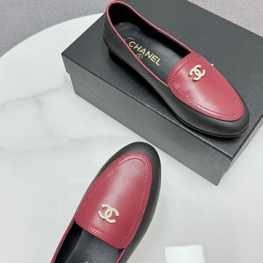 CHANEL LOAFERS 25S IN BLACK MIX DARK RED CALFSKIN GOLD HARDWARE WITH STONES