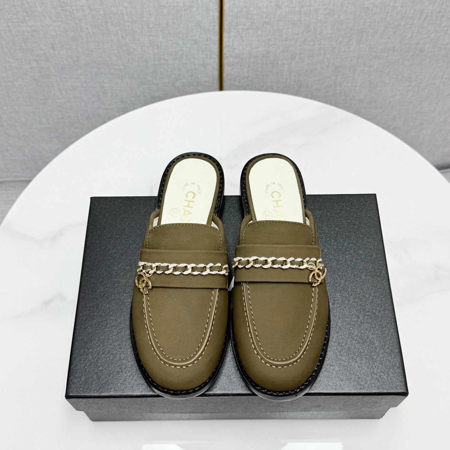 CHANEL FLAT MULE 25S IN OLIVE BROWN CALFSKIN STYLE 3