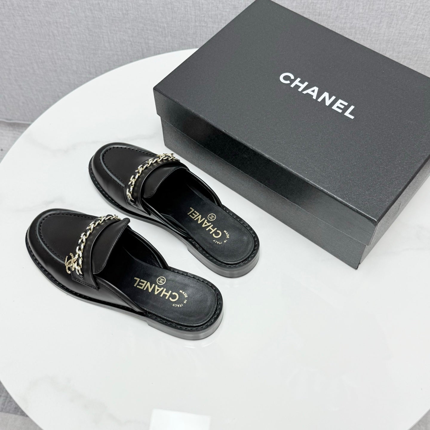 CHANEL FLAT MULE 25S IN BLACK CALFSKIN STYLE 2