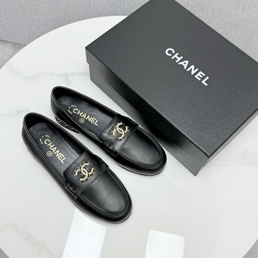 CHANEL LOAFER 25S IN BLACK LAMBSKIN WITH GOLD HARDWARE