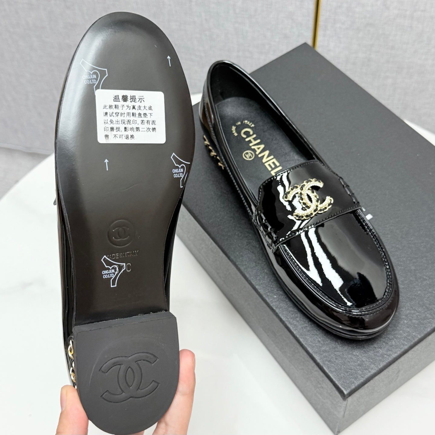 CHANEL LOAFER 25S IN BLACK GLOSSY LEATHER WITH GOLD HARDWARE