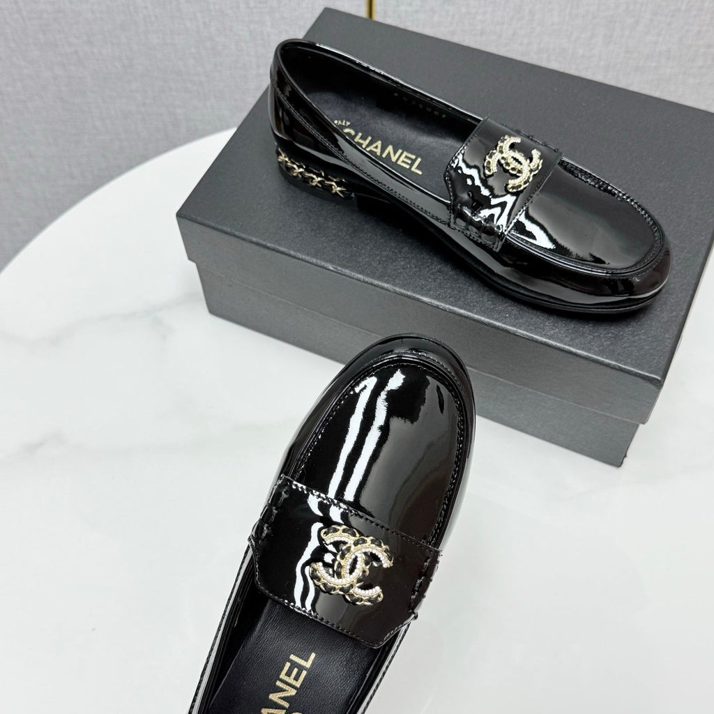 CHANEL LOAFER 25S IN BLACK GLOSSY LEATHER WITH GOLD HARDWARE