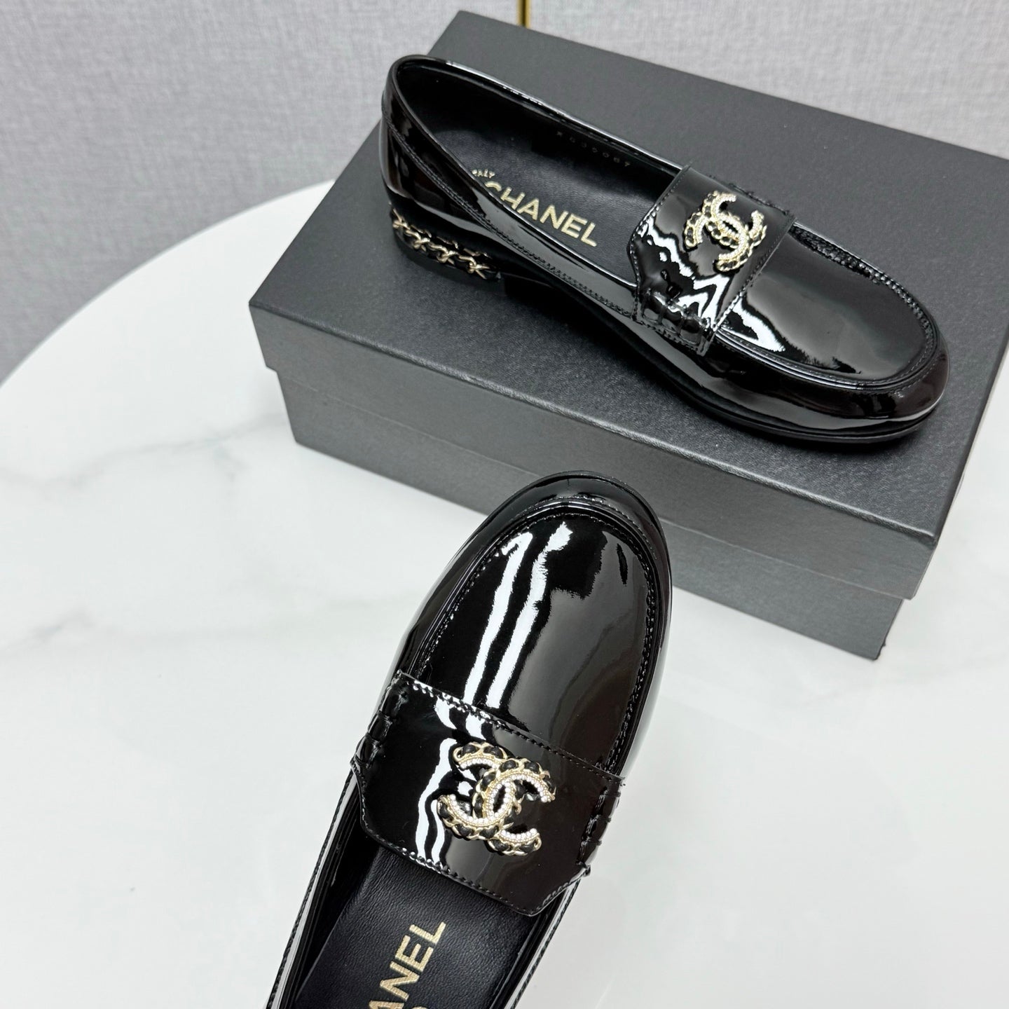 CHANEL LOAFER 25S IN BLACK GLOSSY LEATHER WITH GOLD HARDWARE