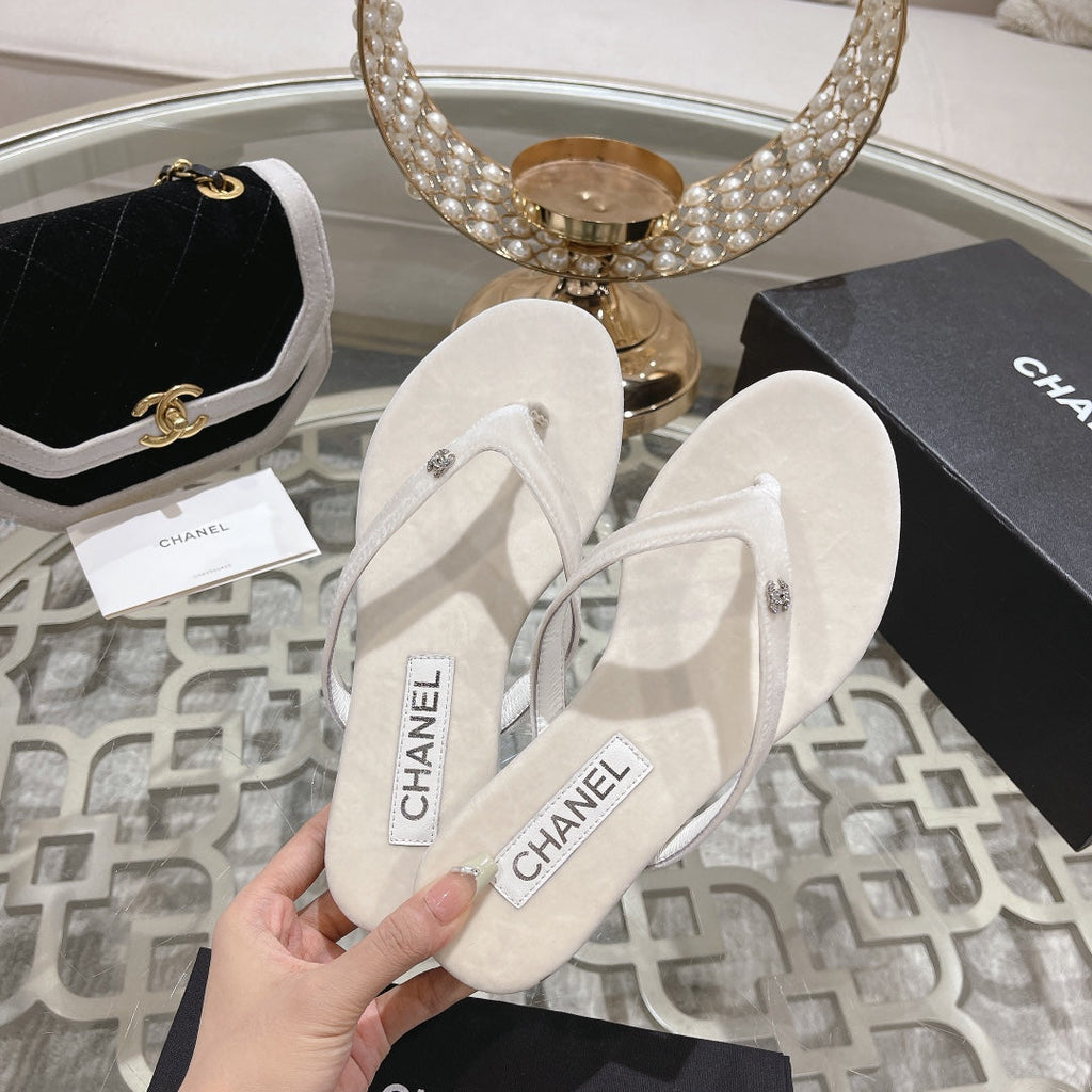 CHANEL Double  Flip Flop Thongs White Sheepskin