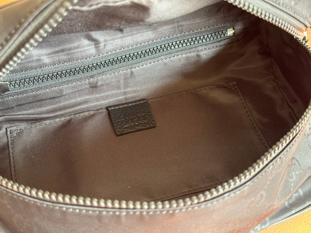 GUCCI NYLON LINE BODY BAG 27 IN BLACK  CANVAS