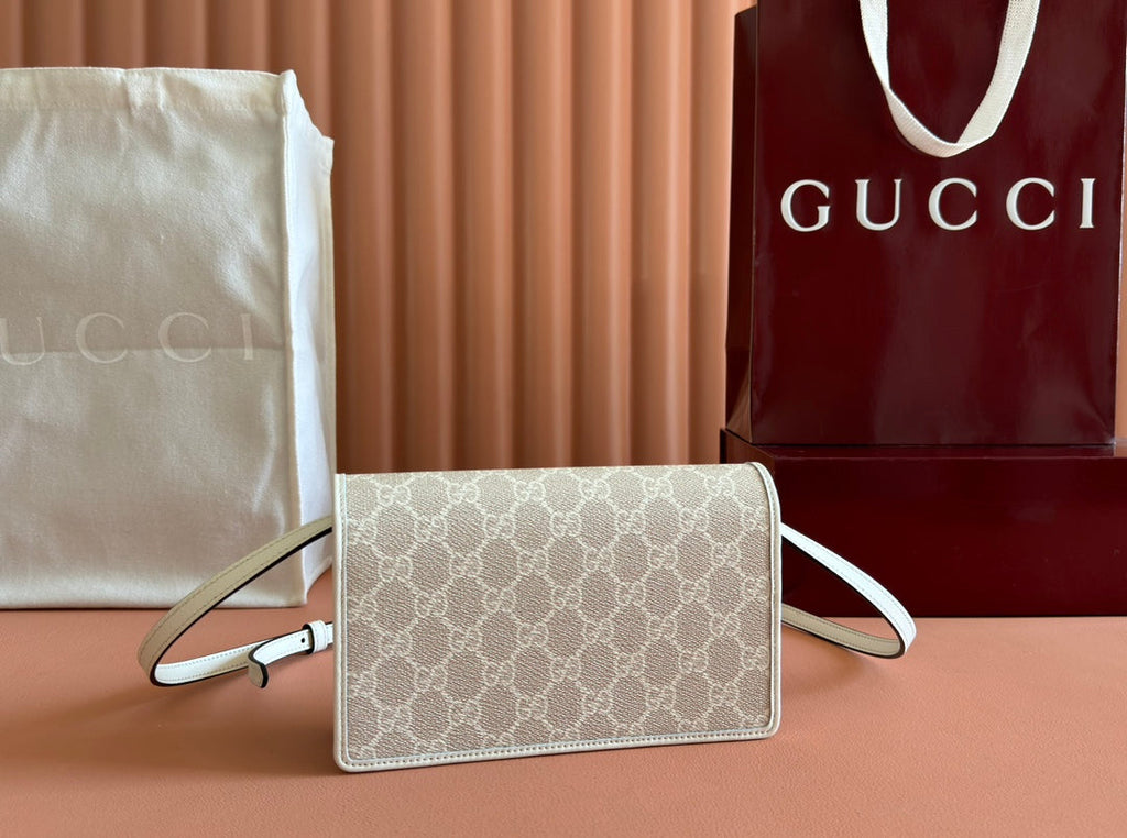 GUCCI EMBLEM WALLET  MONOGRAM 20 IN BEIGE AND WHITE SMOOTH CALFSKIN