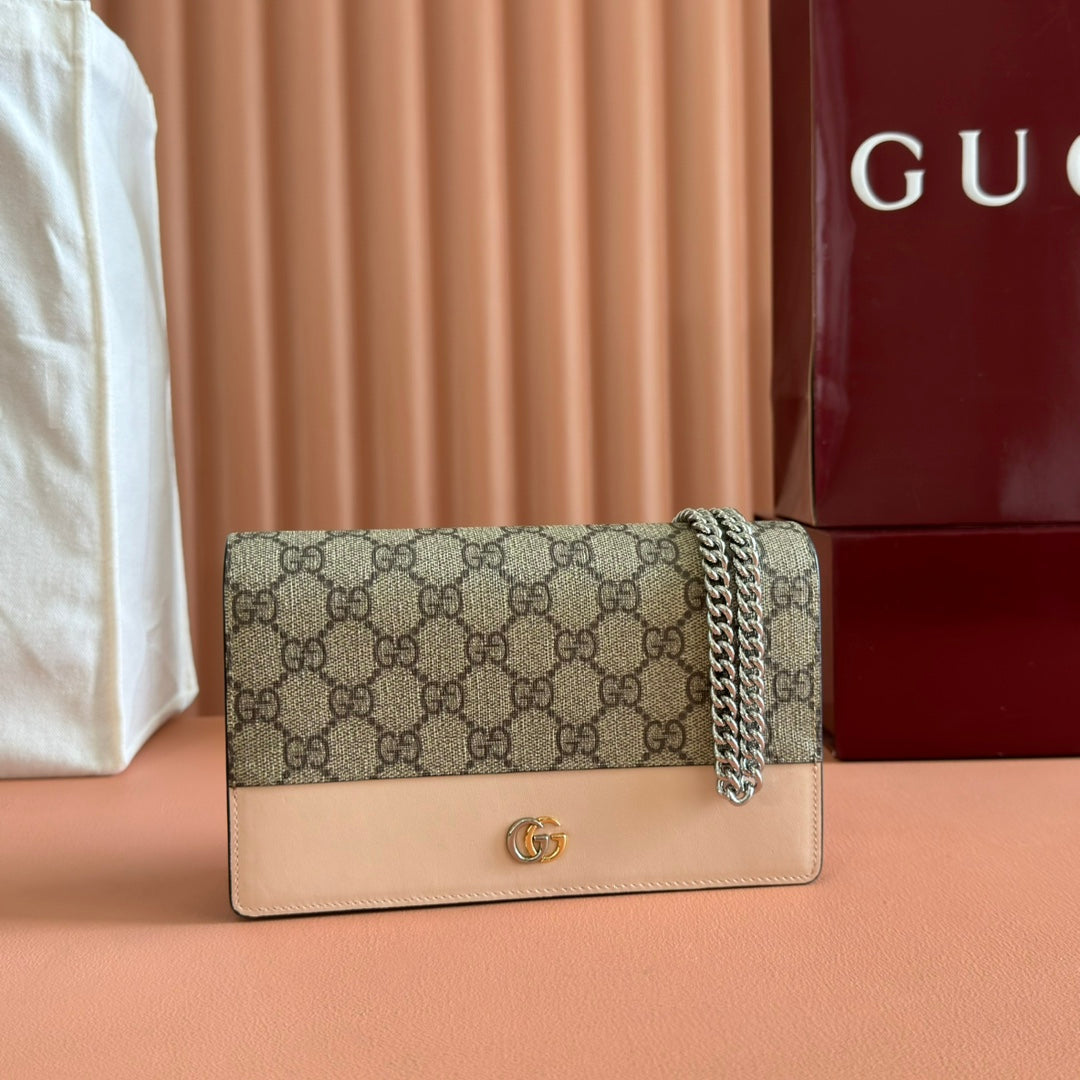 GUCCI MARMONT WALLET ON CHAIN 20 BEIGE AND WHITE IN CALFSKIN