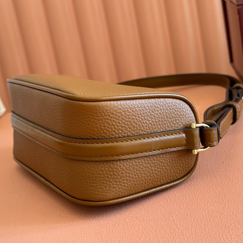 GUCCI 26S SHOULDER BAG 19 IN BROWN CALFSKIN