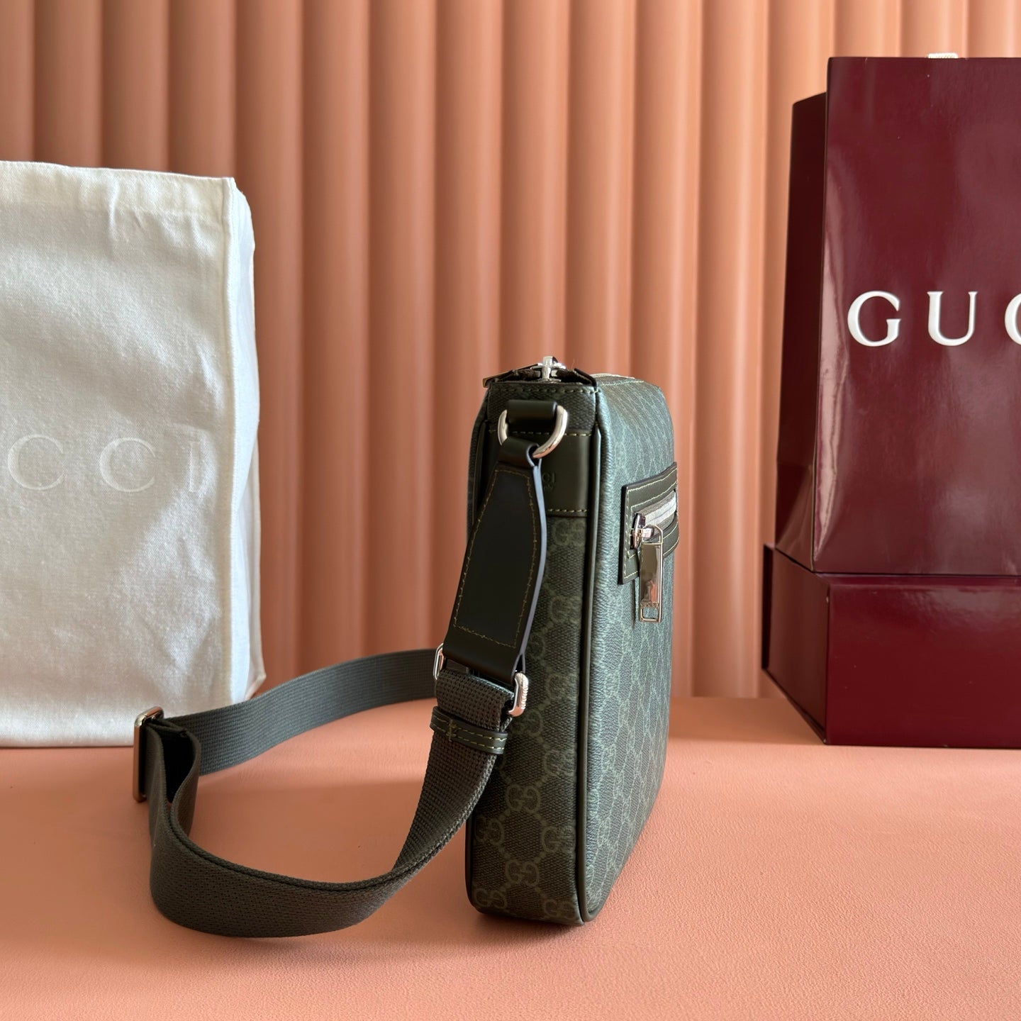 GUCCI 26S SUPREME MESSENGER BAG 23 IN MOSS GREEN CANVAS