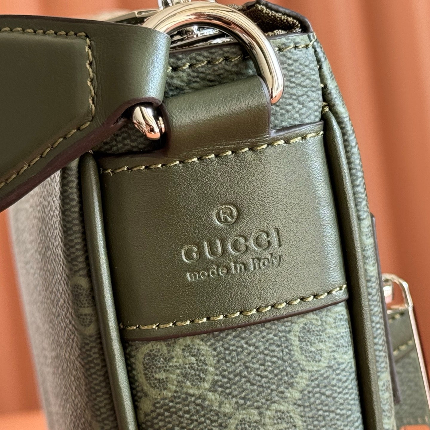 GUCCI 26S SUPREME MESSENGER BAG 23 IN MOSS GREEN CANVAS
