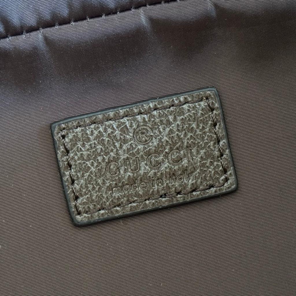 GUCCI 26S  TOILETRY CASE 28 IN DARK BEIGE AND BROWN CANVAS
