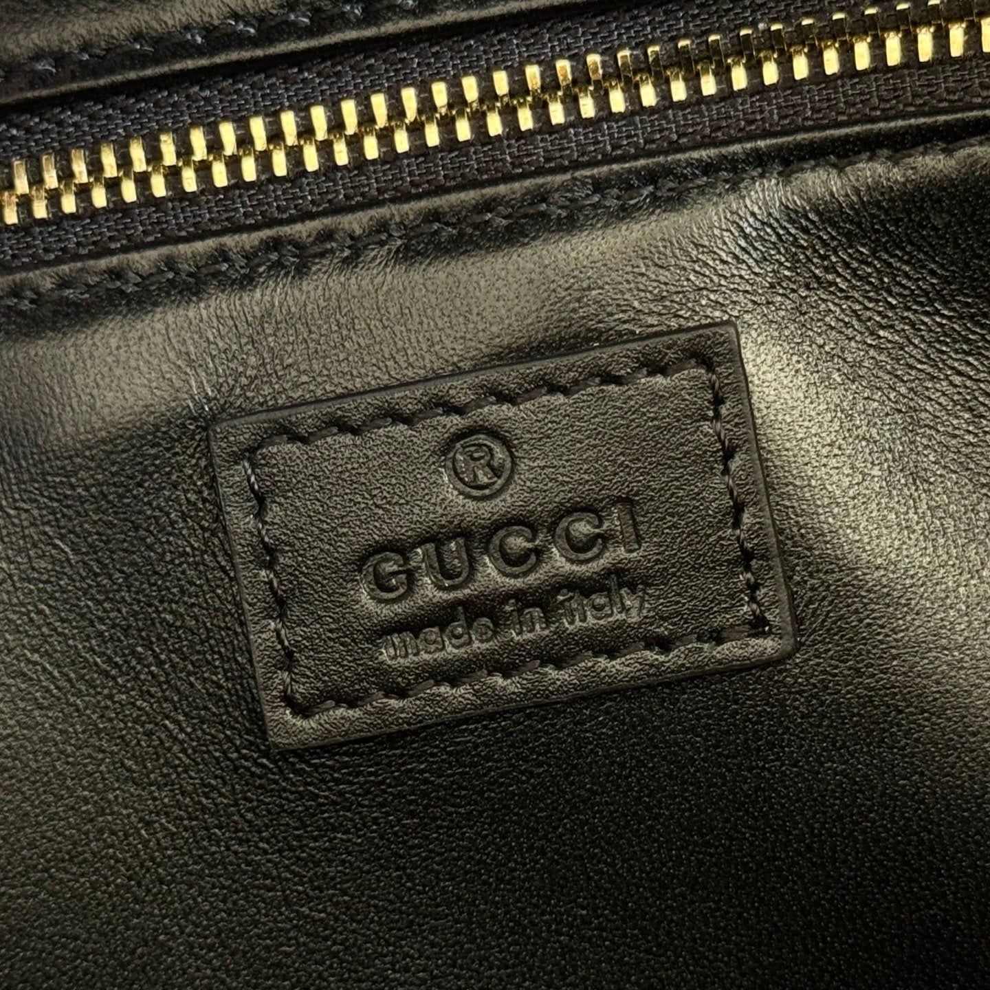 GUCCI 26S SIENA TOP HANDLE BAG 25 IN BLACK CALFSKIN
