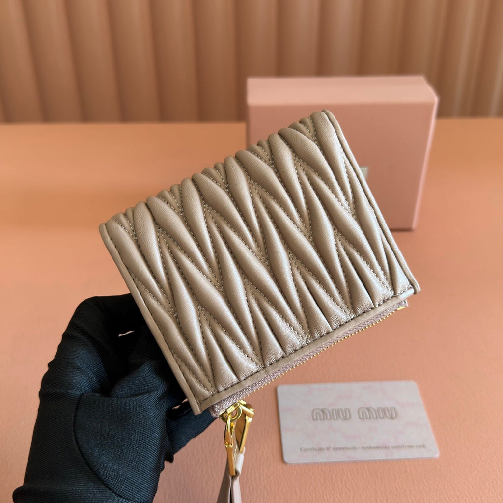 MIUMIU 26S SMALL MATELASSE CARD HOLDER 11 IN LIGHT BROWN CALFSKIN GOLD HARDWARE