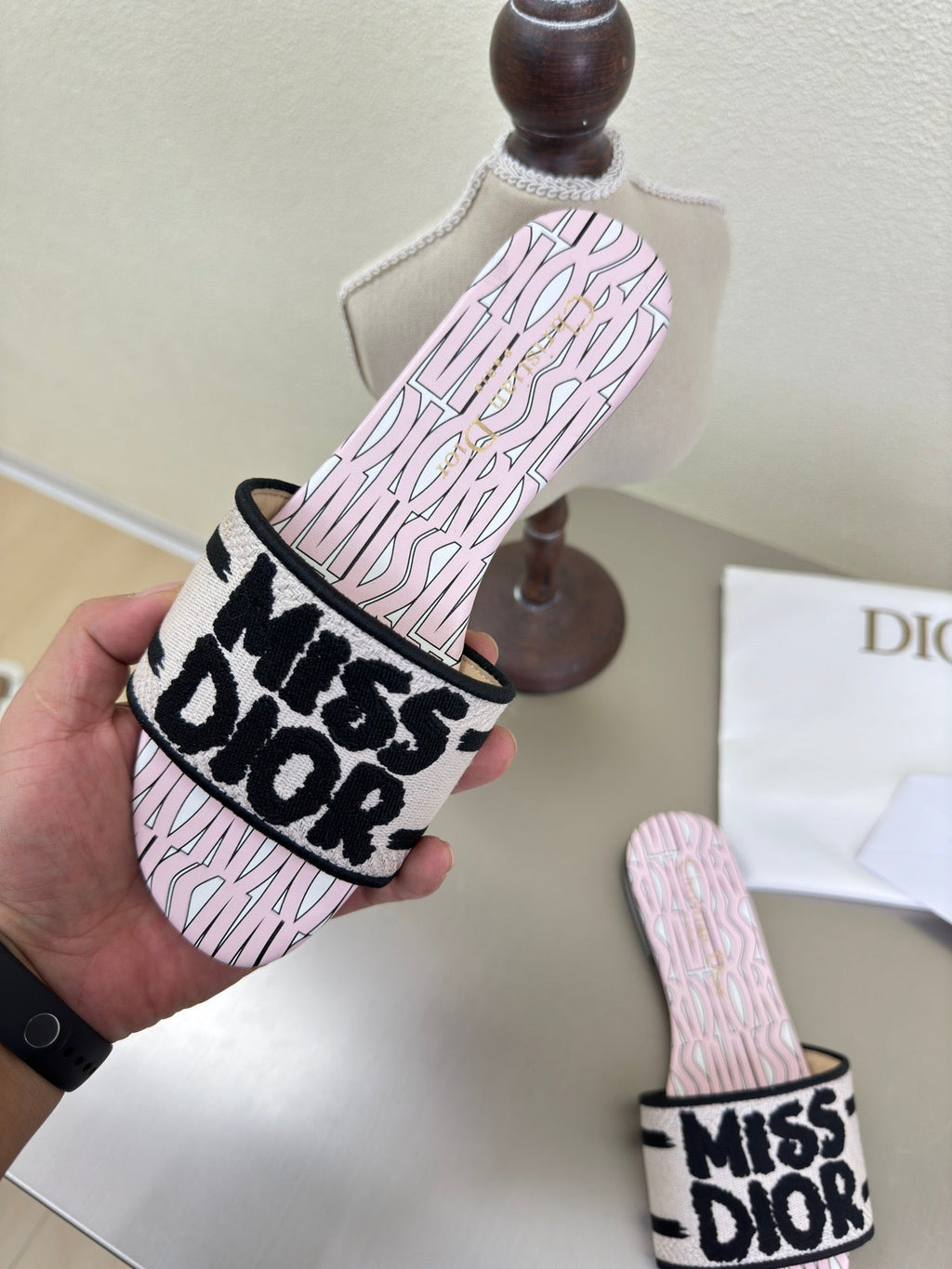 DIOR DWAY SLIDE EMBROIDERED COTTON AND LIGHT PINK MISS  ALLOVER MOTIF