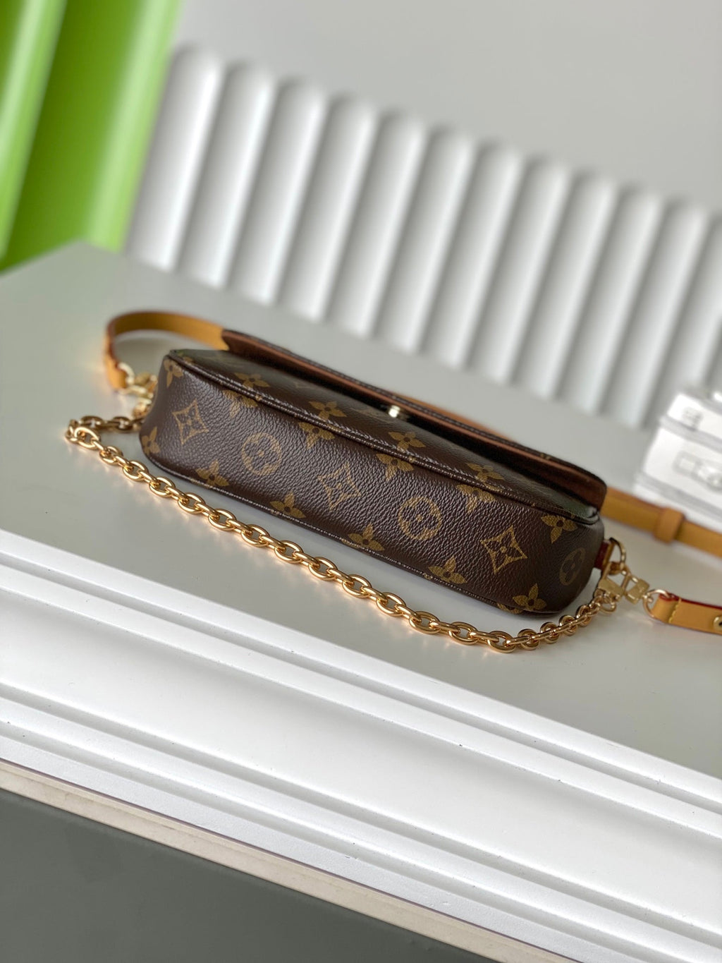 LOUIS VUITTON WALLET ON CHAIN IVY 23.5 IN BROWN MONOGRAM CANVAS GOLD LOCK