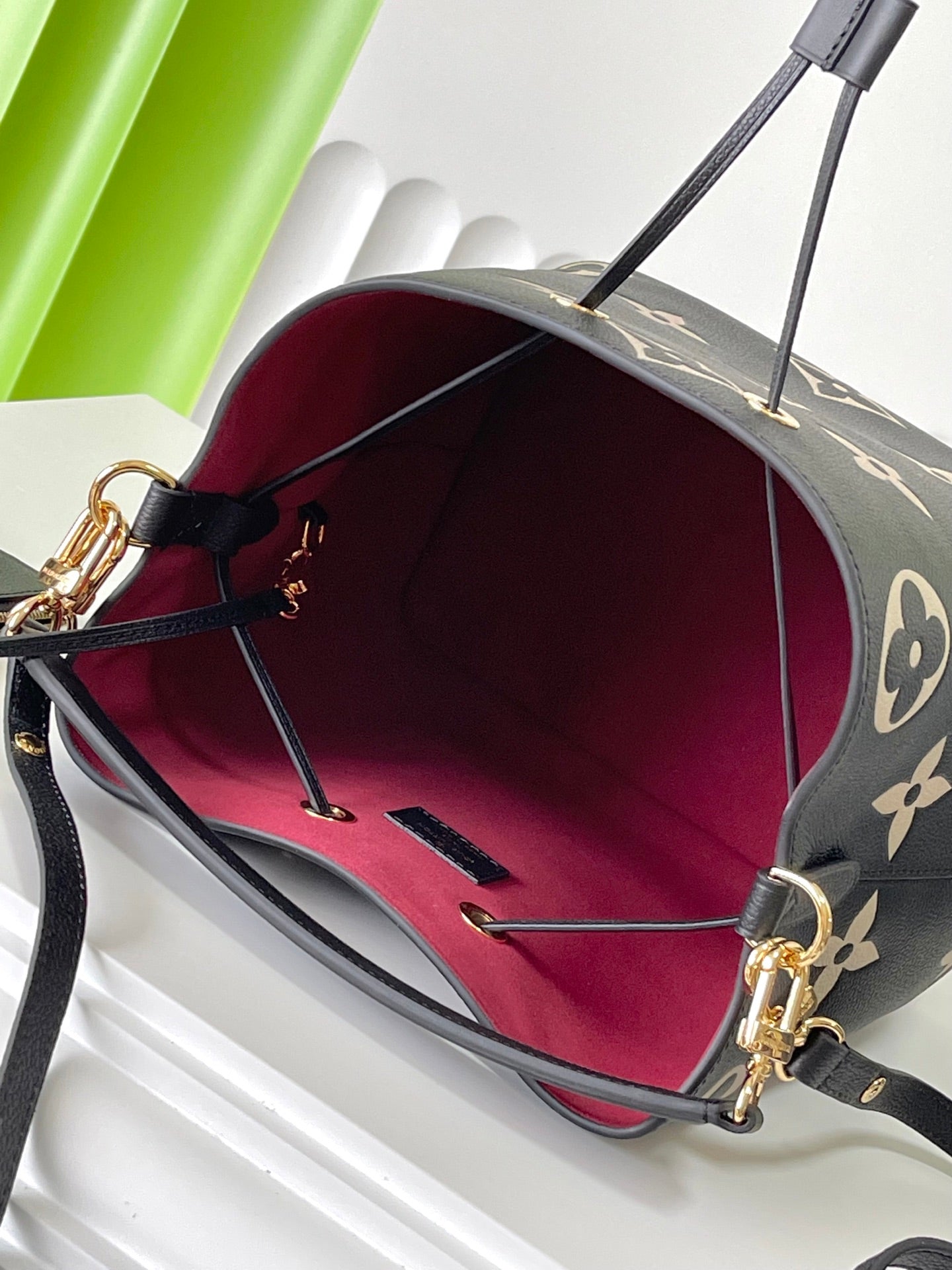 LOUIS VUITTON CRAFTY NEONOE 26 IN BLACK AND CREAM BICOLOR EMPREINTE CALFSKIN