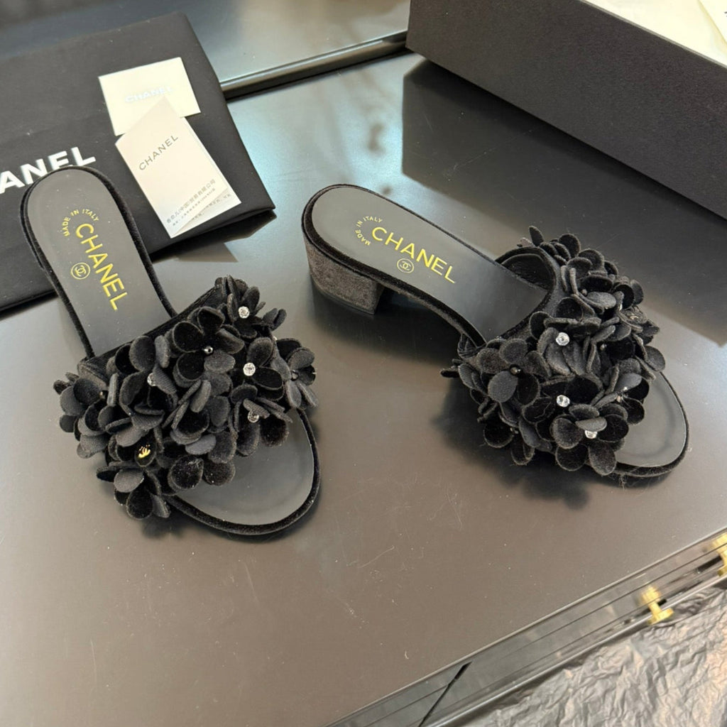 CHANEL MID HEEL 45 MM MULE IN BLACK VELVET