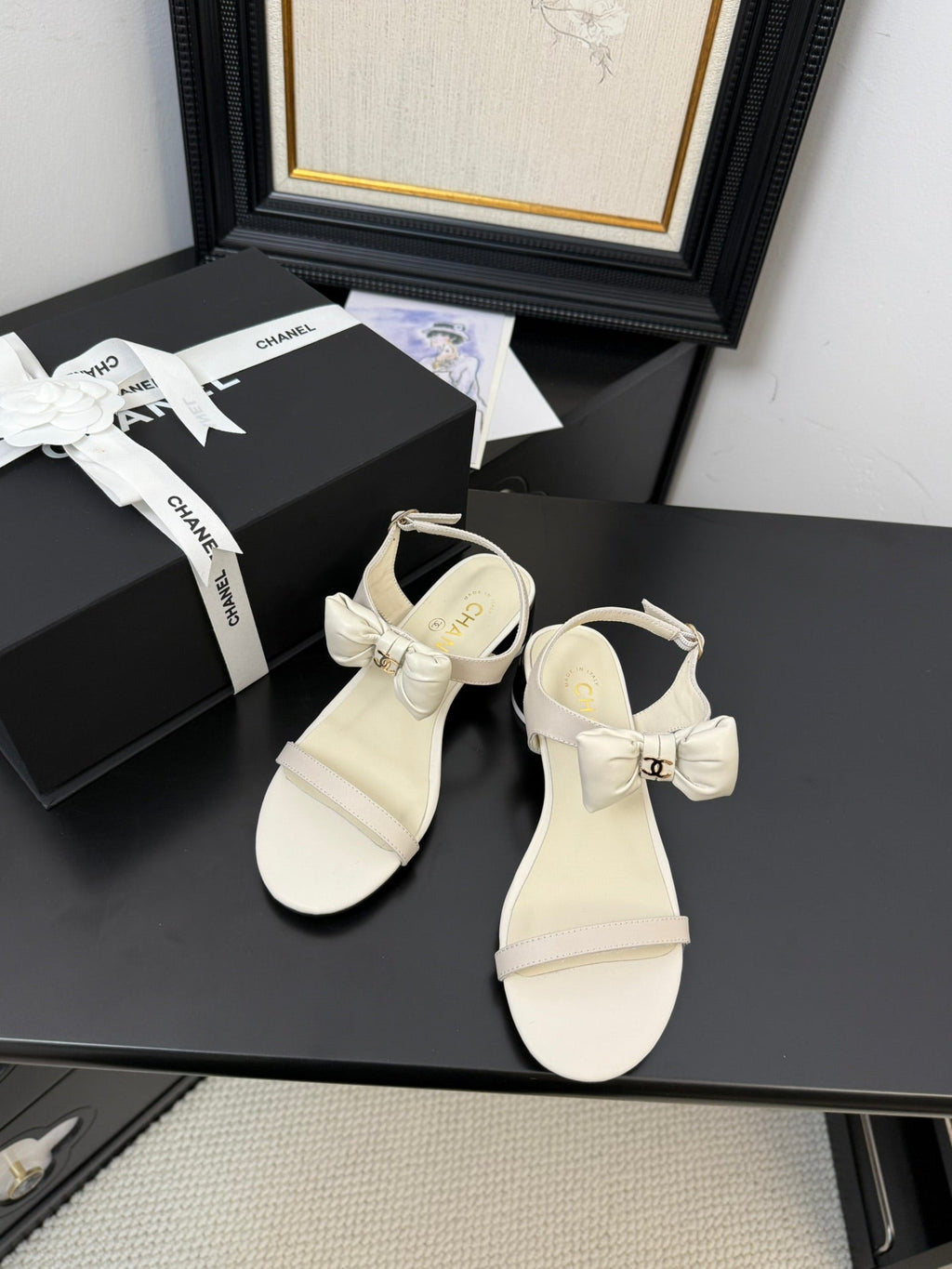 CHANEL FLAT SANDALS 5 MM IN WHITE CREAM CALFSKIN