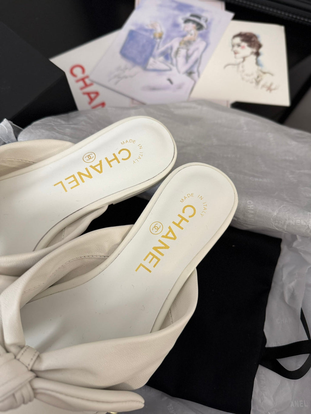 CHANEL 25C Thong Sandal Bow White Lambskin 233563