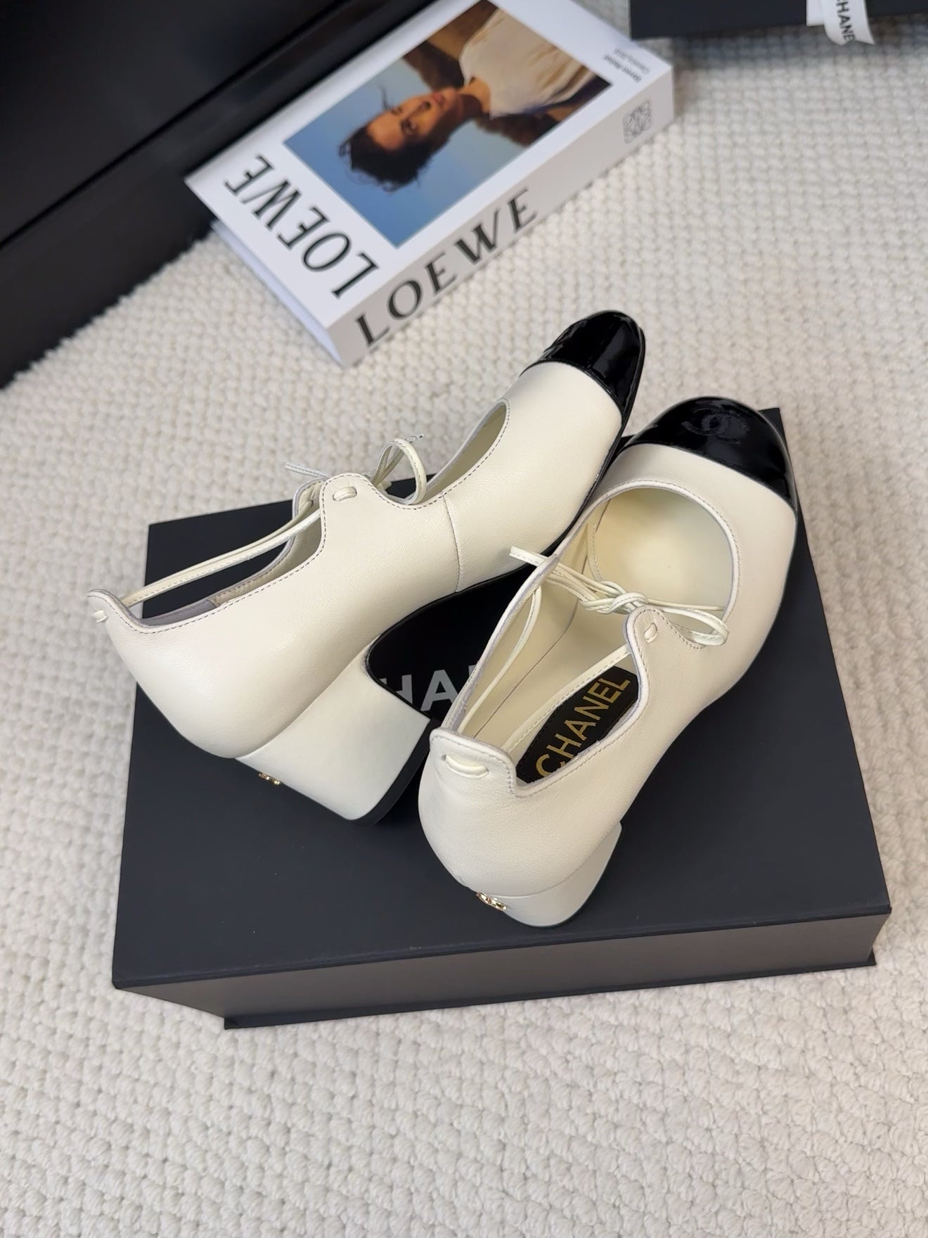 CHANEL MARY JANE PUMPS 55 MM IN WHITE MIX BLACK LAMBSKIN
