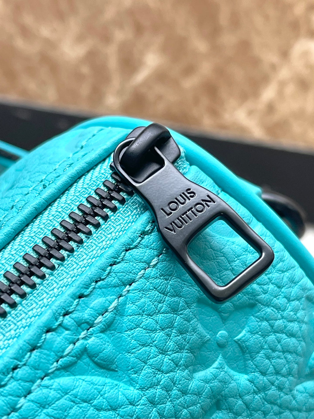 LOUIS VUITTON KEEPALL BANDOULIÈRE 25 IN TURQUOISE BLUE MONOGRAM EMBOSSED CALFSKIN