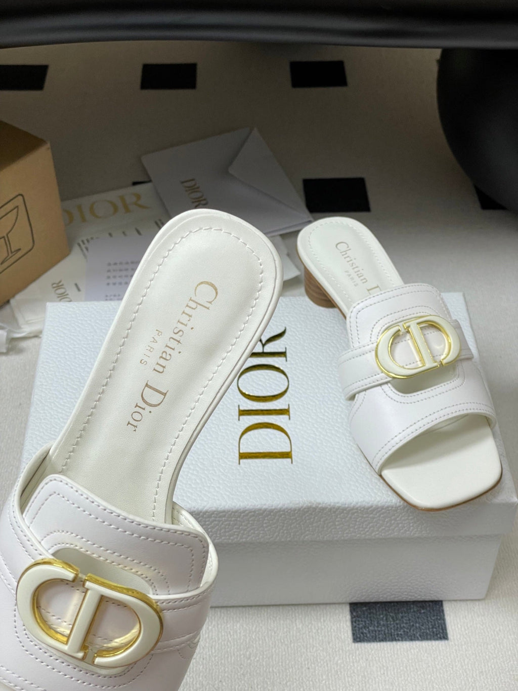 DIOR HIGH HEEL CLASSIC MONTAIGNE 40 MM 25S IN WHITE LAMBSKIN WITH CD LOGO