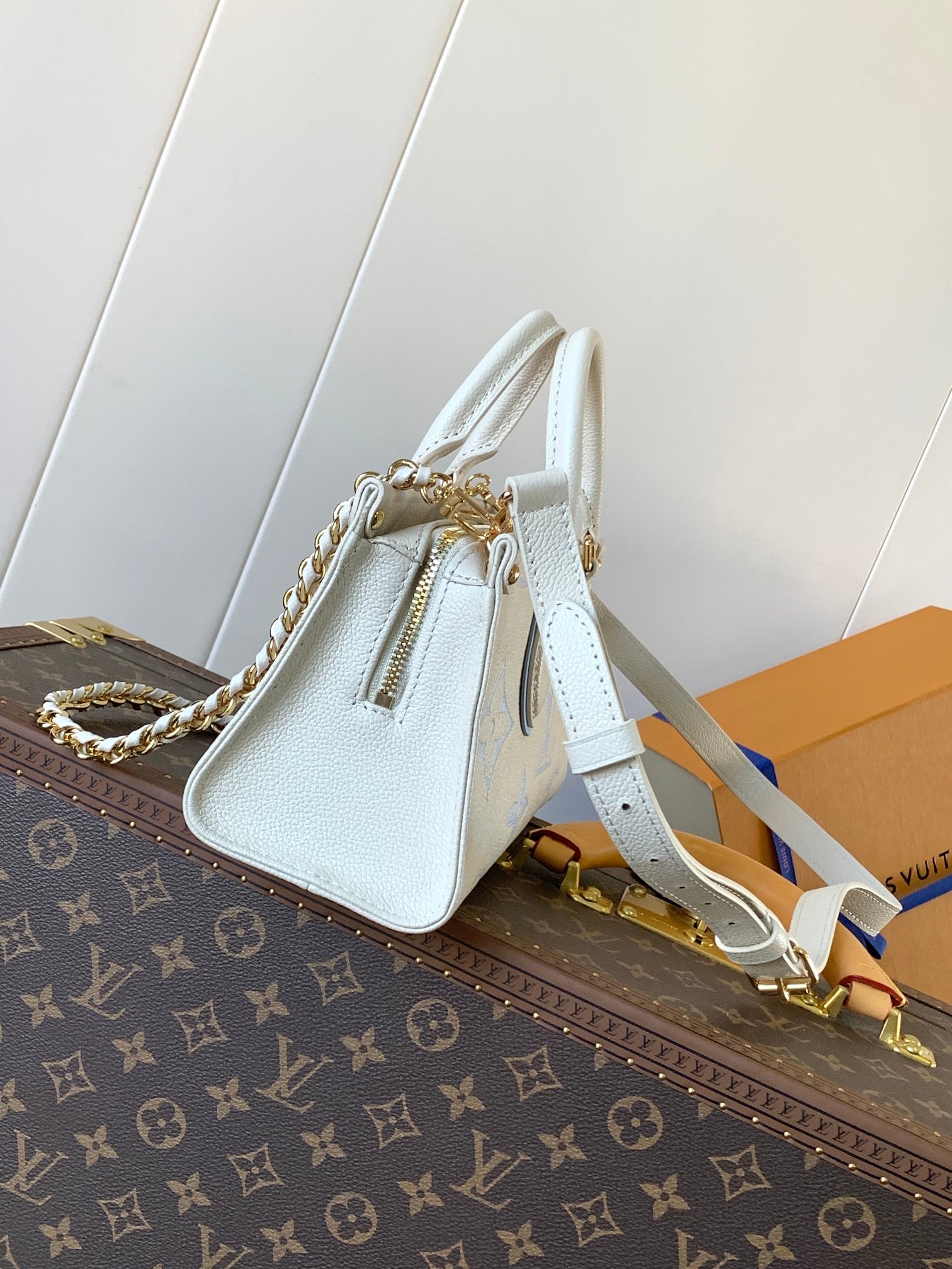 LOUIS VUITTON LV 25S ONTHEGO EAST WEST BAG 25 IN WHITE BLUE CALFSKIN MONOGRAM EMPREINTE