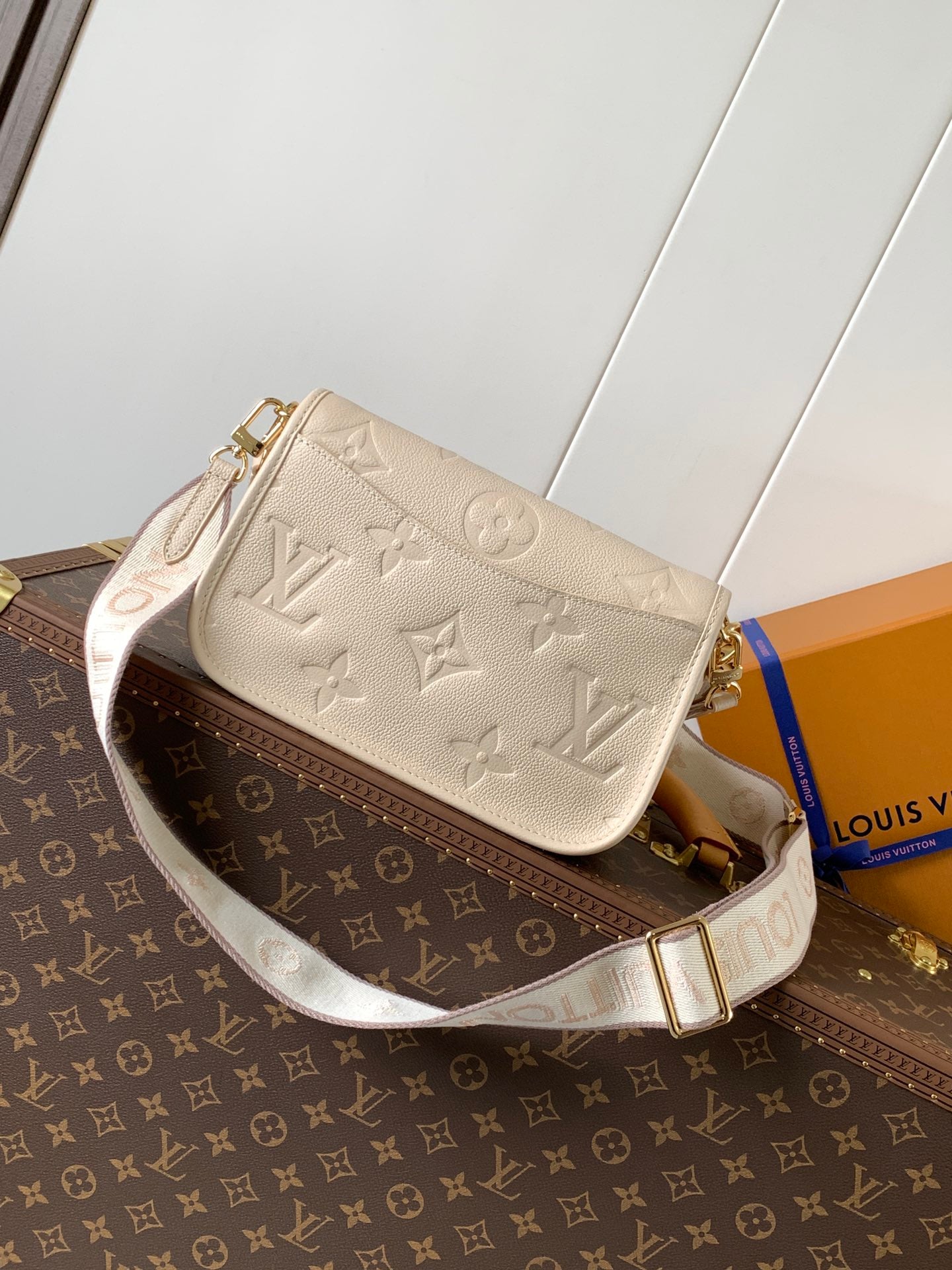 LOUIS VUITTON DIANE 23 IN LIGHT BEIGE MONOGRAM EMPREINTE LEATHER