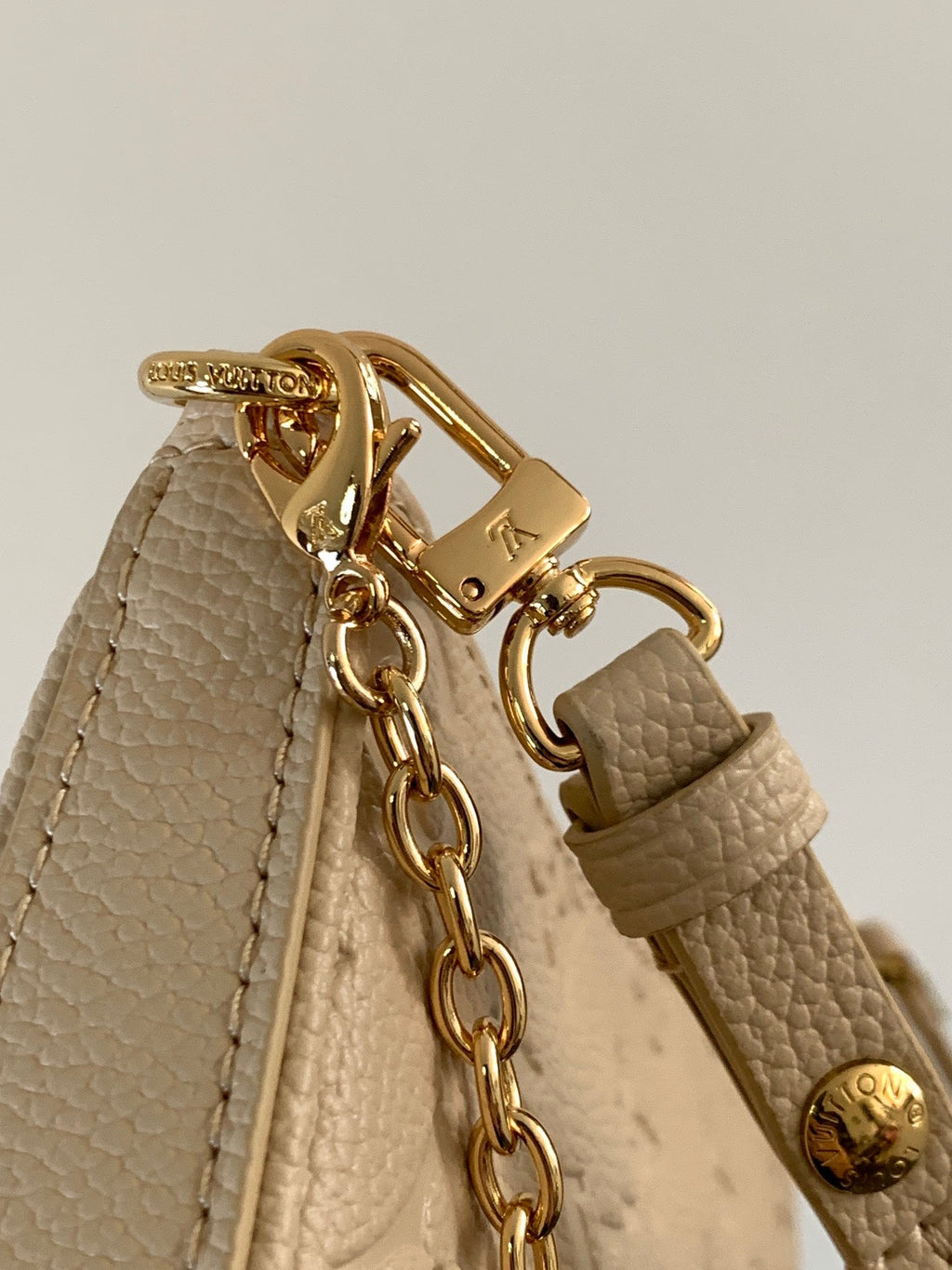 LOUIS VUITTON EASY POUCH ON STRAP 19 IN BEIGE MONOGRAM EMPREINTE LEATHER