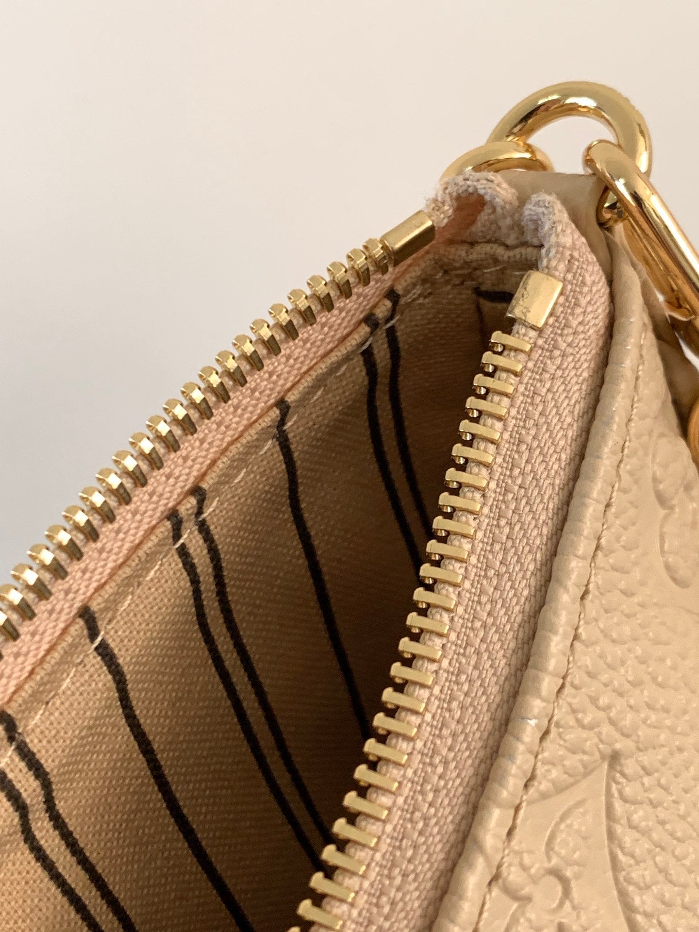 LOUIS VUITTON EASY POUCH ON STRAP 19 IN BEIGE MONOGRAM EMPREINTE LEATHER