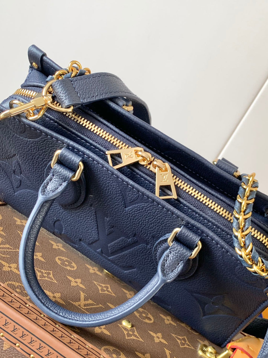 LOUIS VUITTON LV 25S ONTHEGO EAST WEST BAG 25 IN NAVY BLUE CALFSKIN MONOGRAM EMPREINTE