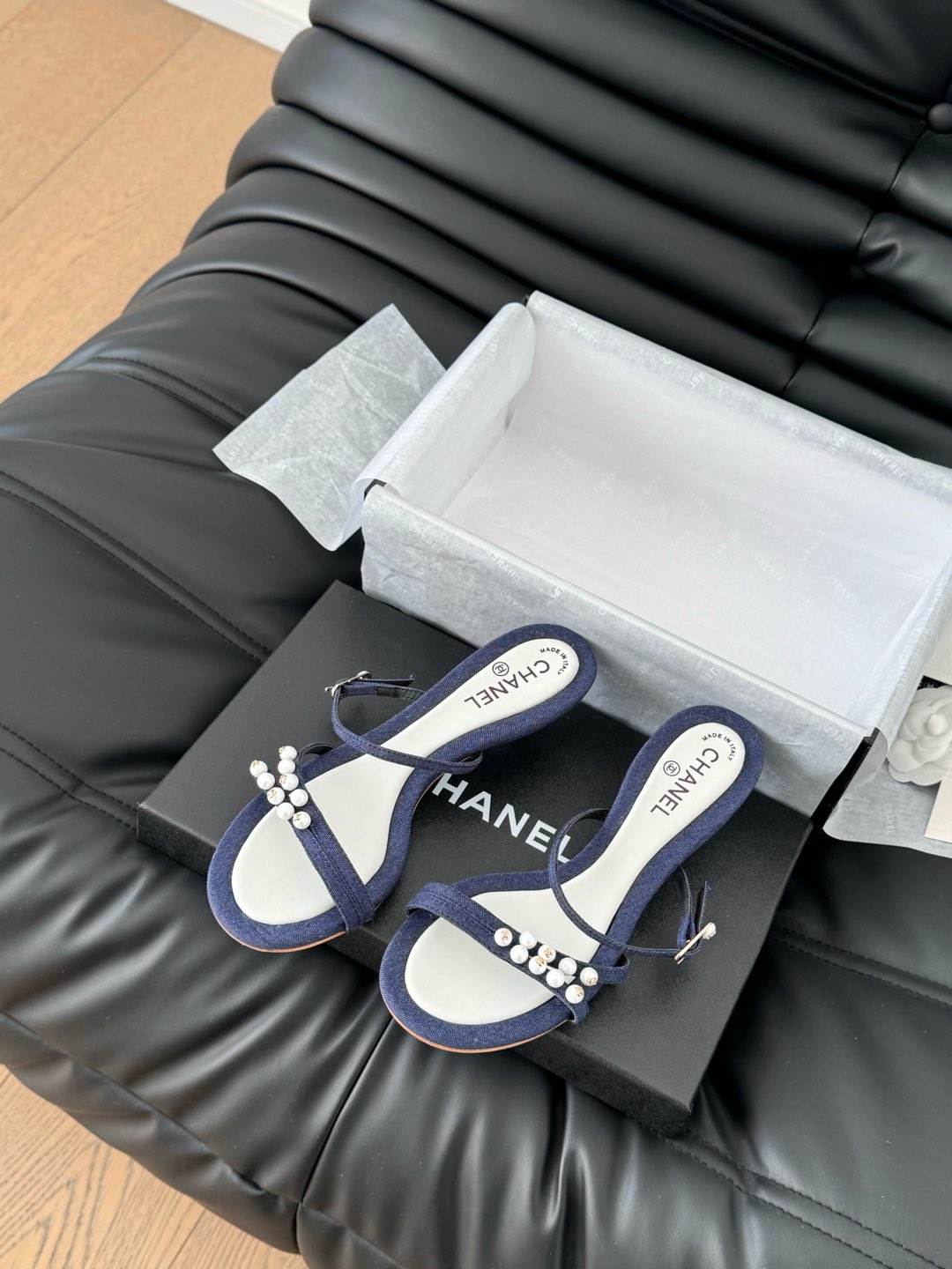 CHANEL PEARL SANDAL IN BLUE DENIM AND WHITE LAMBSKIN 35 MM