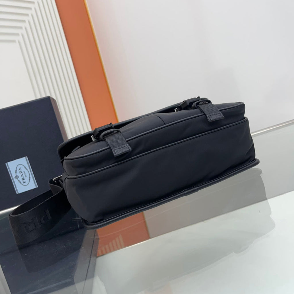 PRADA 26 SHOULDER BAG IN BLACK RE-NYLON AND SAFFIANO LEATHER