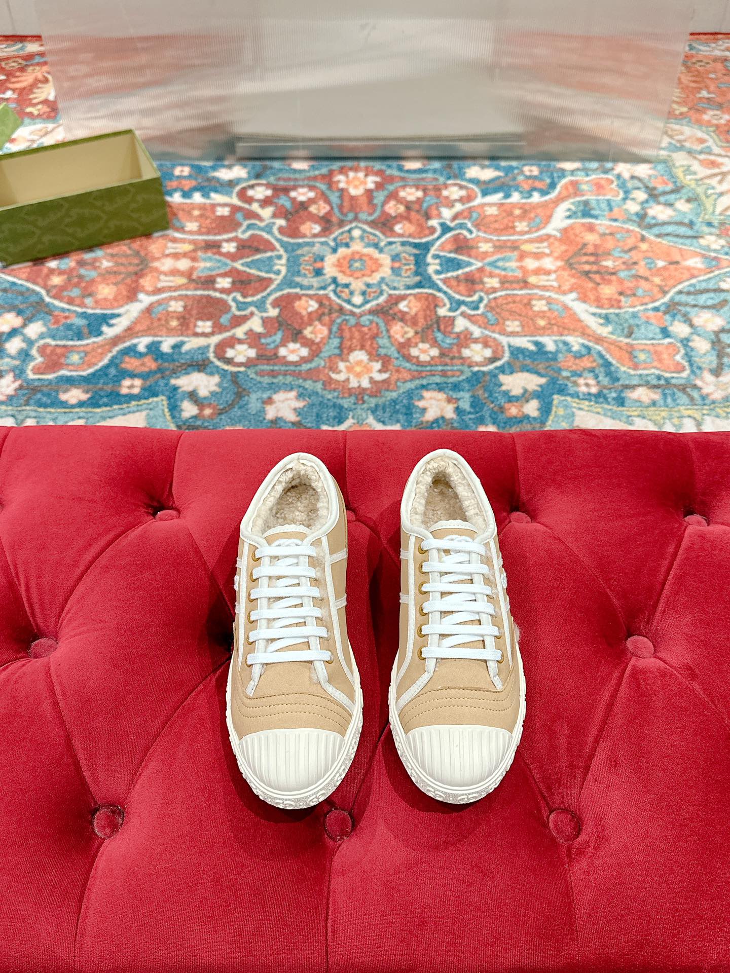 GUCCI CANVAS SNEAKER IN CAMEL BROWN DENIM WITH BEIGE FLEECE LINING
